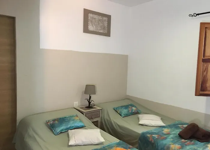 Casa Rural Paloma B&B 4* ベナハラフェ